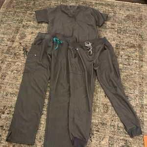 Figs graphite scrub set - 1 top, 2 bottoms